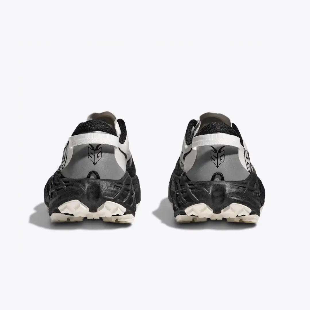 Speedgoat "7 Black/White"
