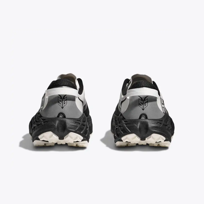 Speedgoat "7 Black/White"